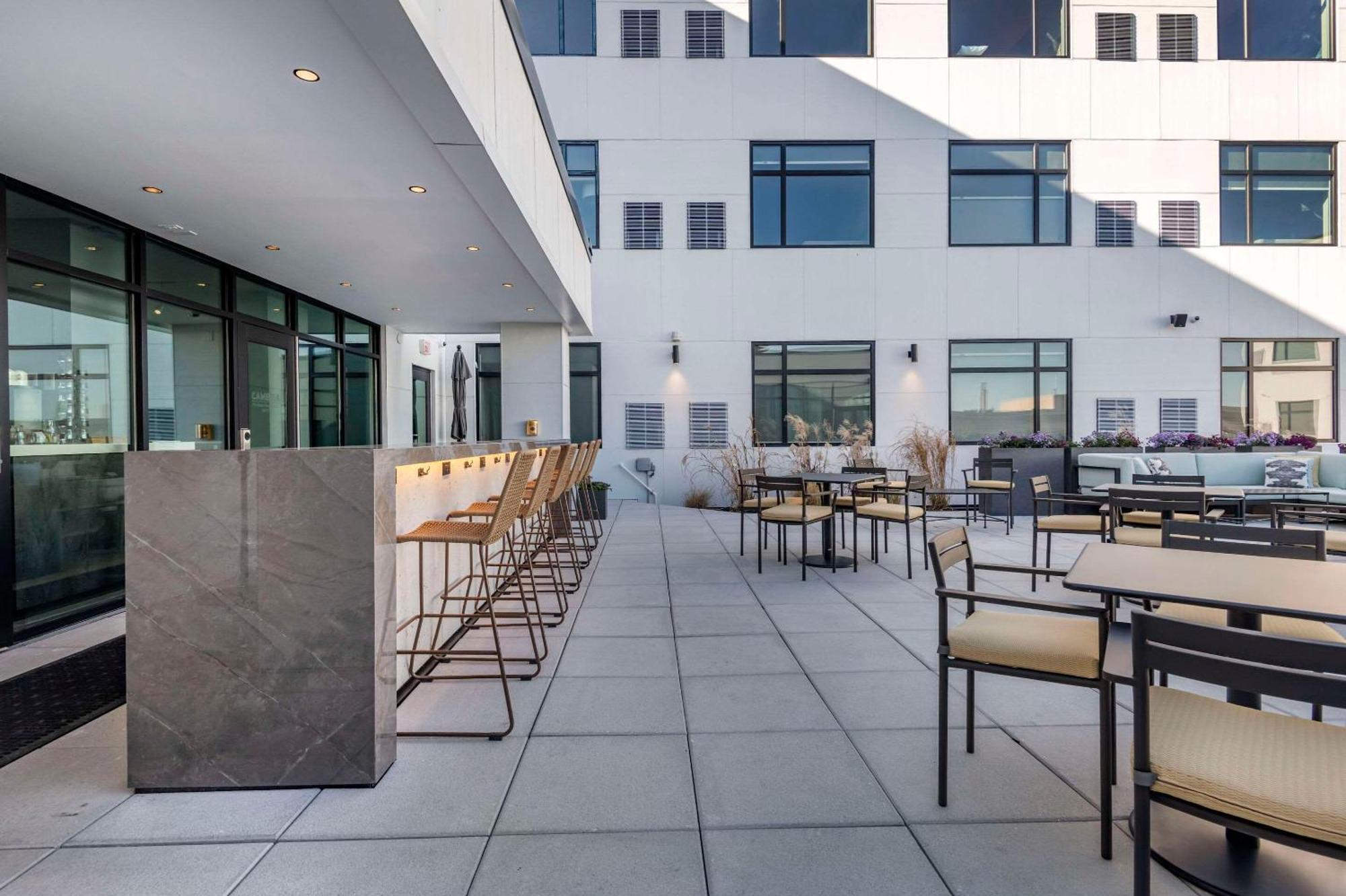 Cambria Hotel Portland Downtown Old Port Экстерьер фото
