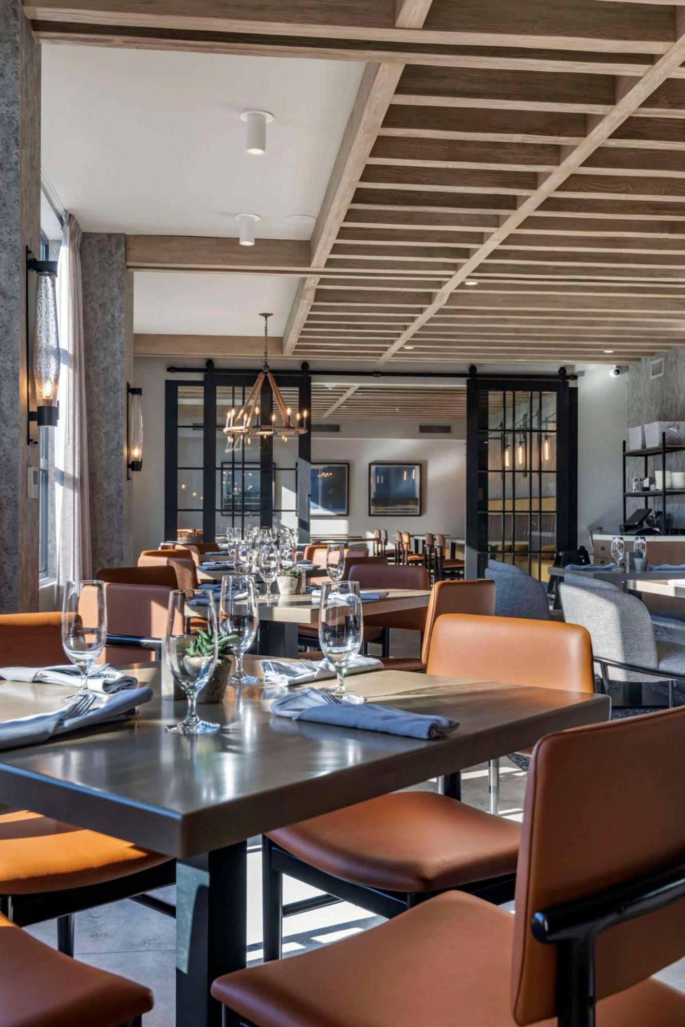 Cambria Hotel Portland Downtown Old Port Экстерьер фото