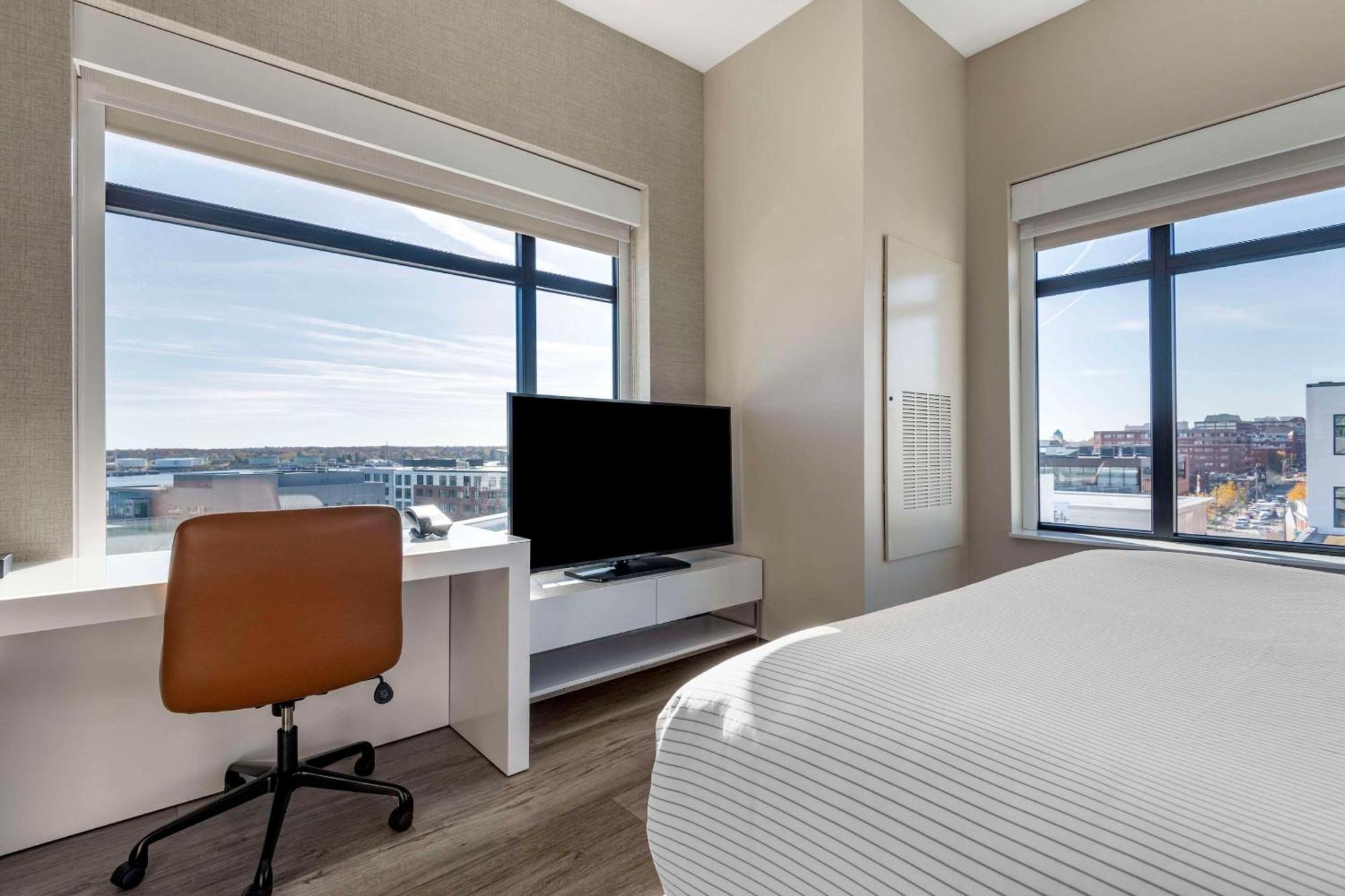 Cambria Hotel Portland Downtown Old Port Экстерьер фото