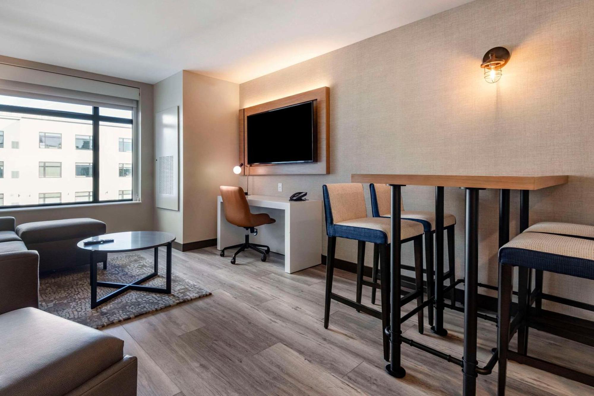 Cambria Hotel Portland Downtown Old Port Экстерьер фото