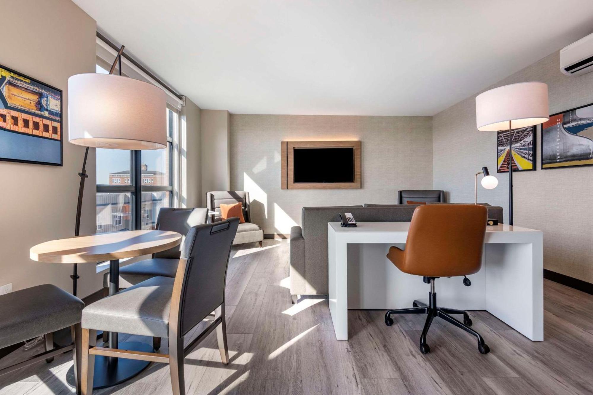 Cambria Hotel Portland Downtown Old Port Экстерьер фото