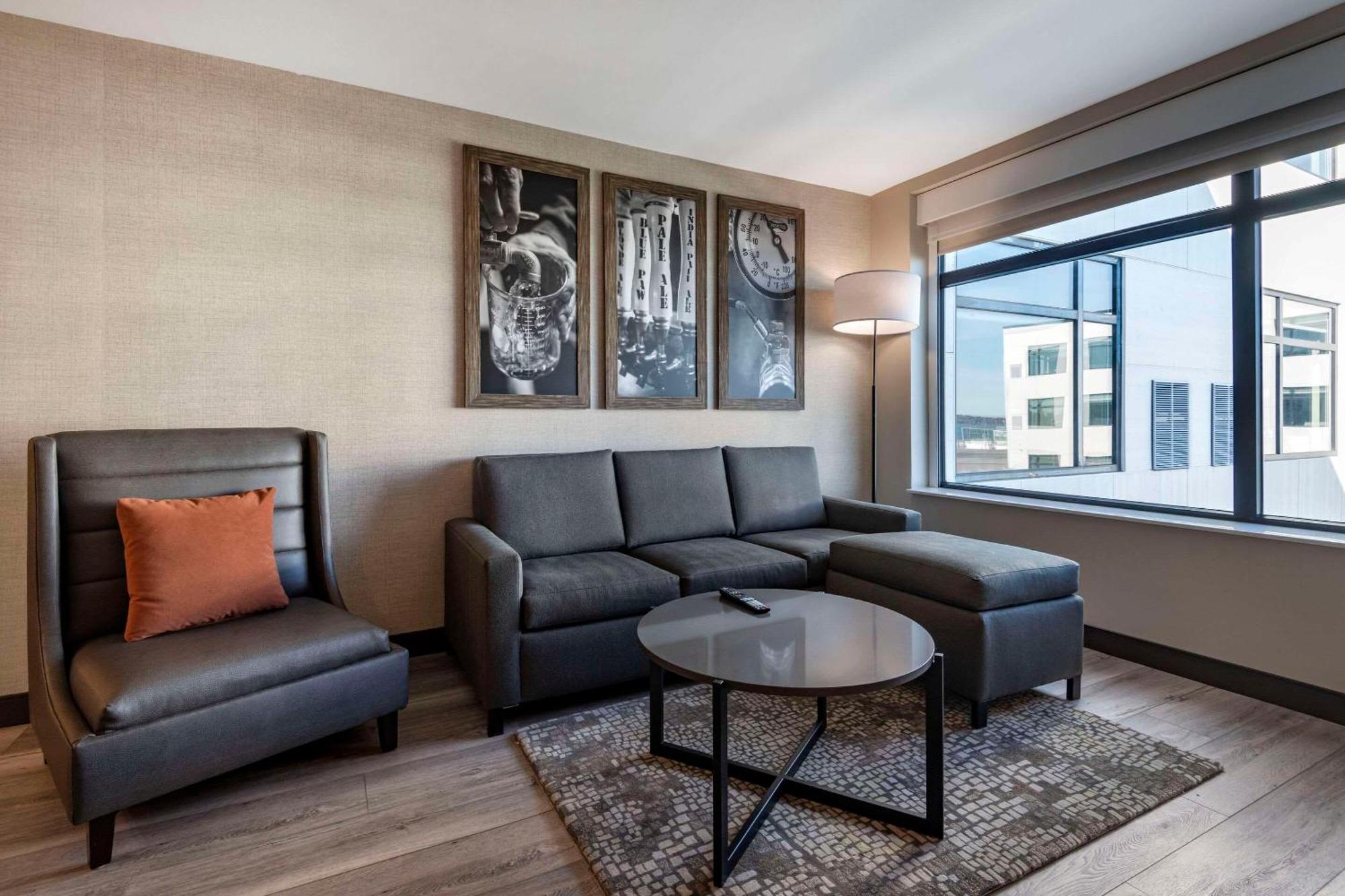 Cambria Hotel Portland Downtown Old Port Экстерьер фото
