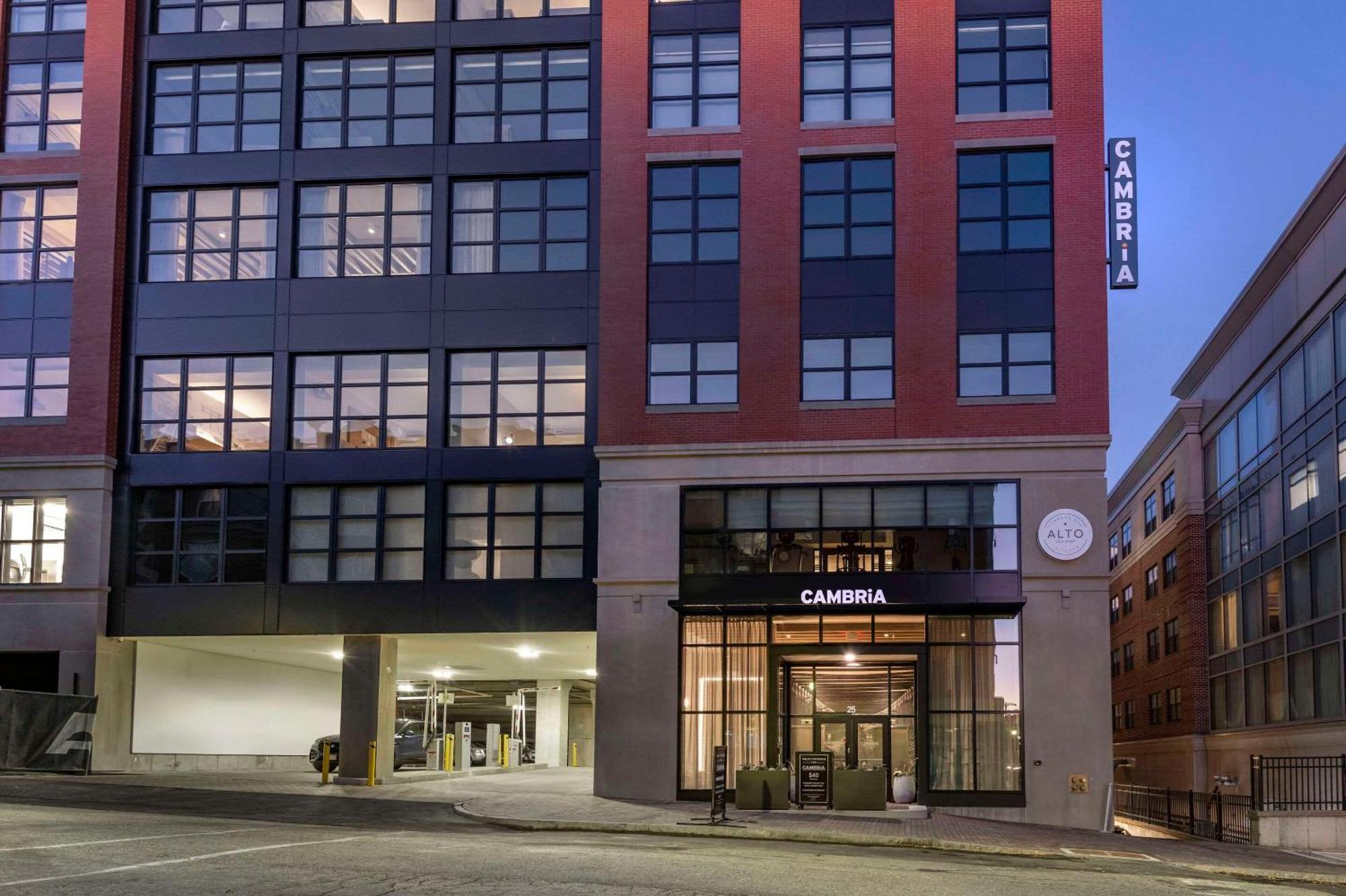 Cambria Hotel Portland Downtown Old Port Экстерьер фото