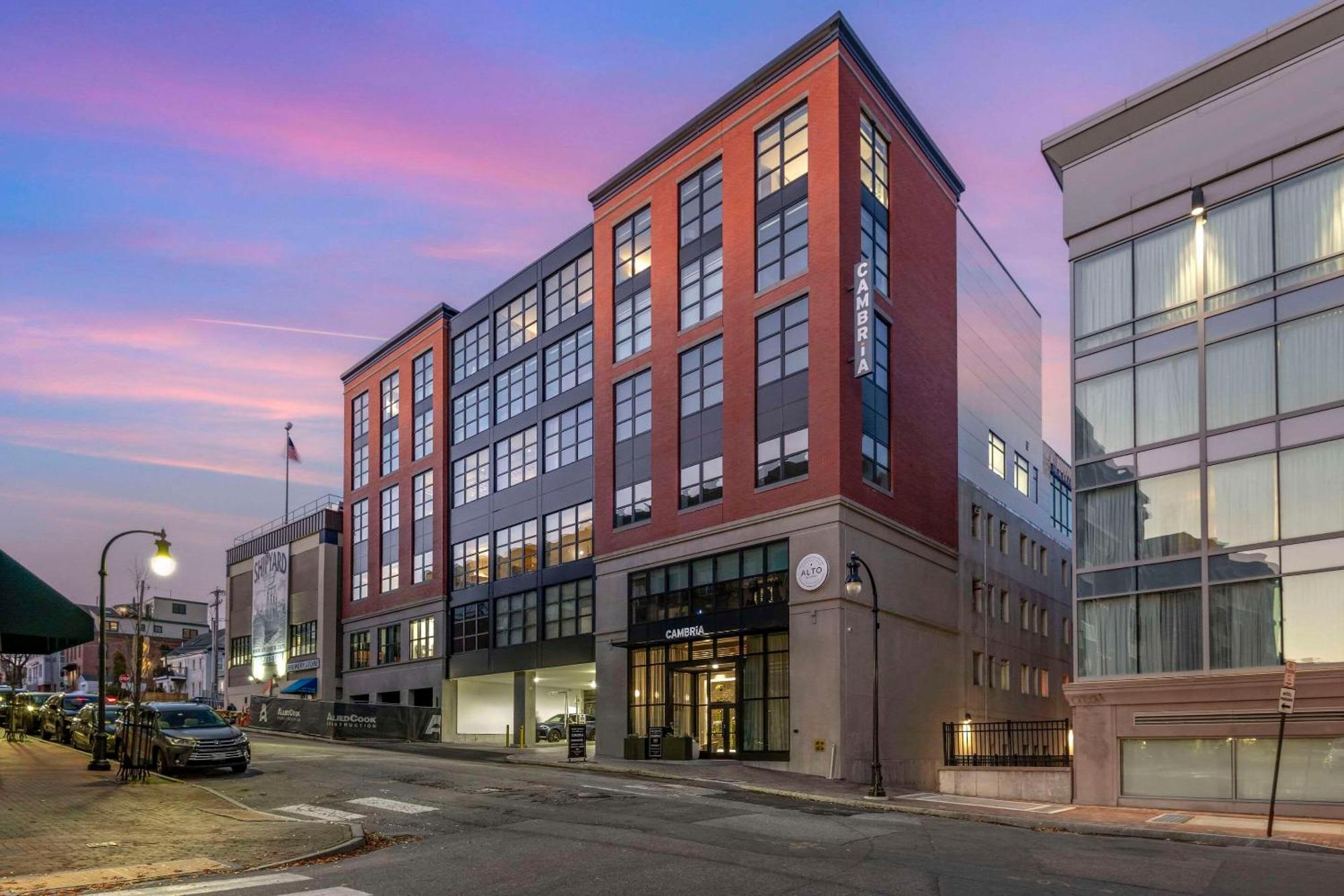 Cambria Hotel Portland Downtown Old Port Экстерьер фото